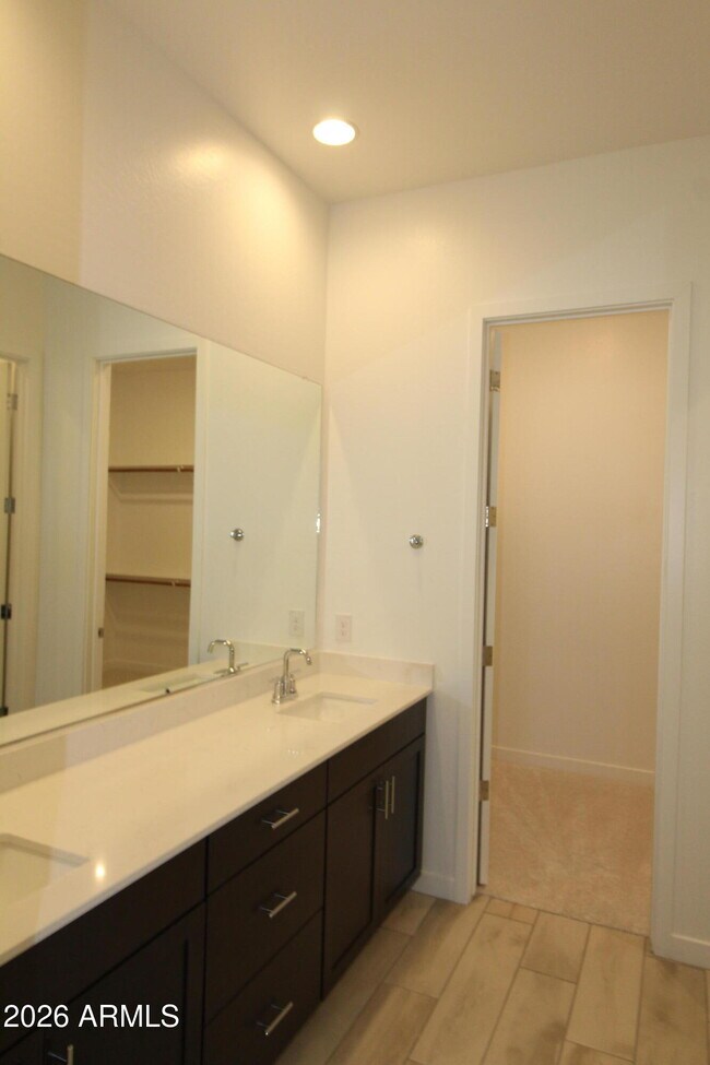 Building Photo - 3831 E Rainbow Dr