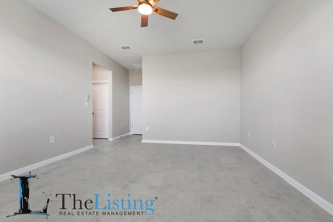 Building Photo - 3685 Kings Canyon Dr