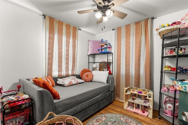 Building Photo - 5831 Burr Oak Dr