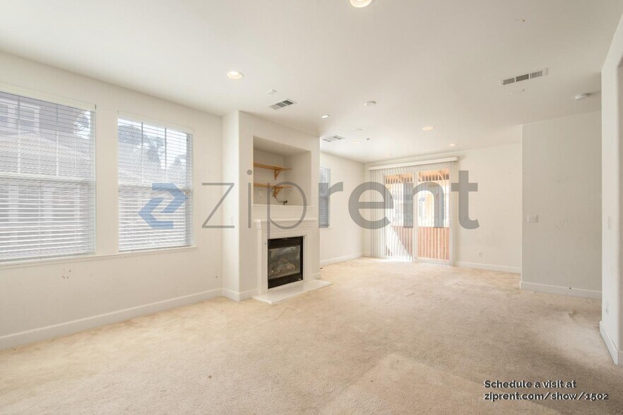 Building Photo - 400 Live Oak Way