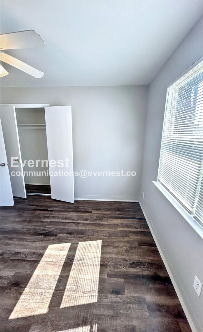 Building Photo - 1512 11th Ave N