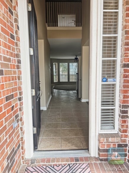 Building Photo - 15201 Calaveras Dr