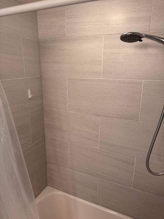 Building Photo - Fully Furnished Studio Unit in the Heart of Waikiki