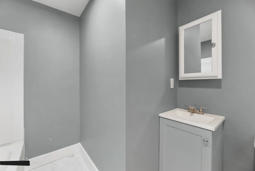 Building Photo - 53 Orchard St