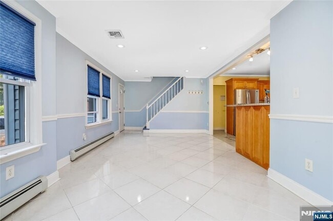 Building Photo - 25 Smith Ave