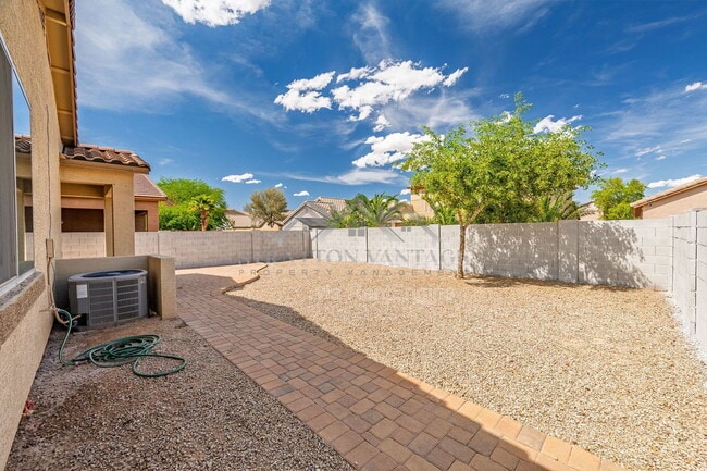 Building Photo - 44212 W Cydnee Dr