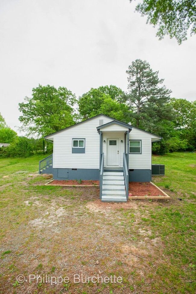 Building Photo - $1,500 – 2-bedroom, 1-bathroom house in Hi...