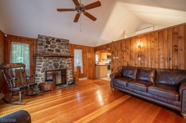 Building Photo - 215 Annisquam Rd