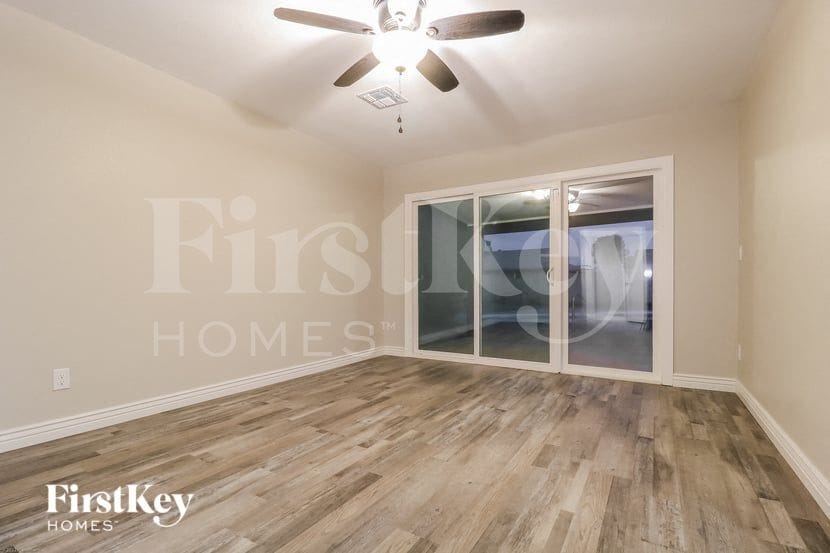 Building Photo - 4717 W Echo Ln