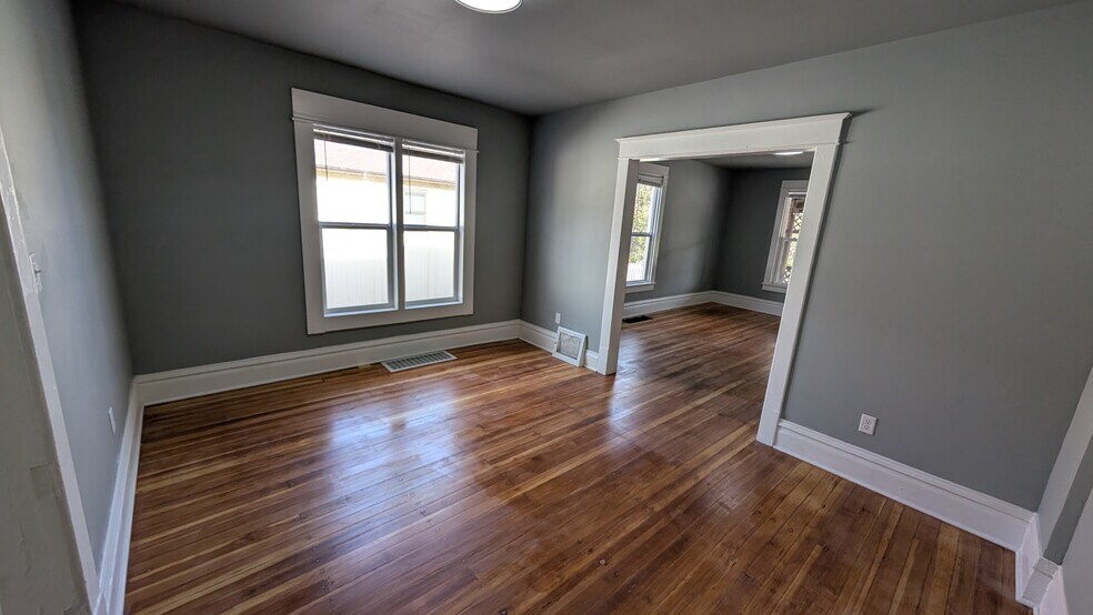 Building Photo - 1810 Morrie Ave