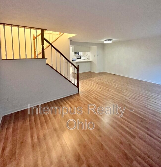 Building Photo - 2071 Stratford Ct