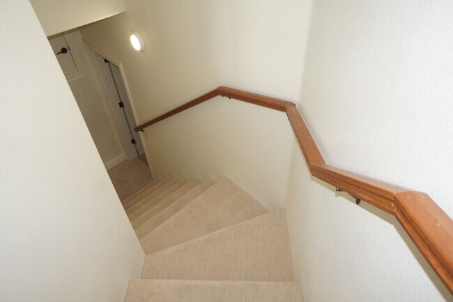 Building Photo - Exquisite NW Portland 4 bedroom with panoramic views