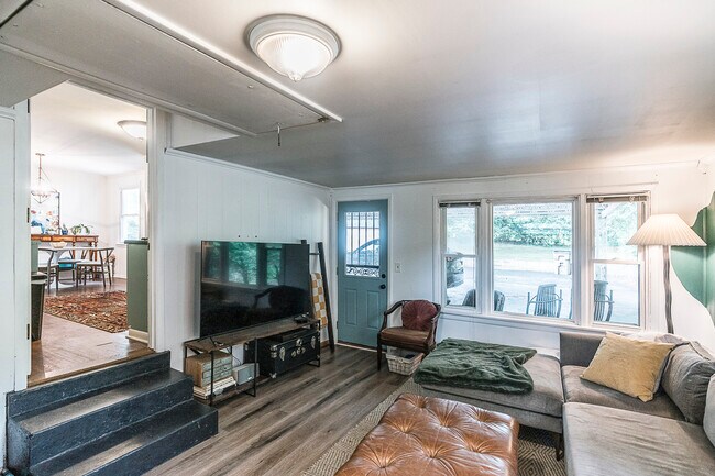Building Photo - 1813 Welcome Ln