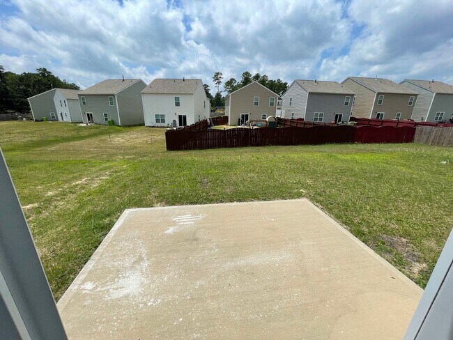 Building Photo - Complimentary Rent for a July ONLY Move in...