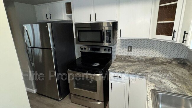 Building Photo - 4030 Ridge Dr