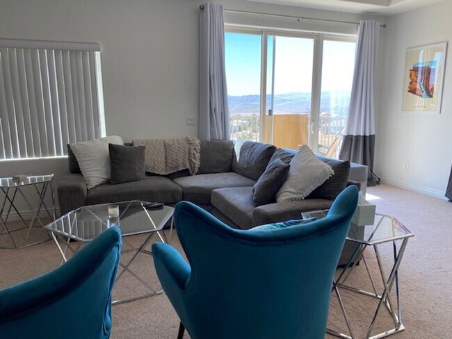 Building Photo - 3 BR + Bonus, Fully furnished, Includes Ut...