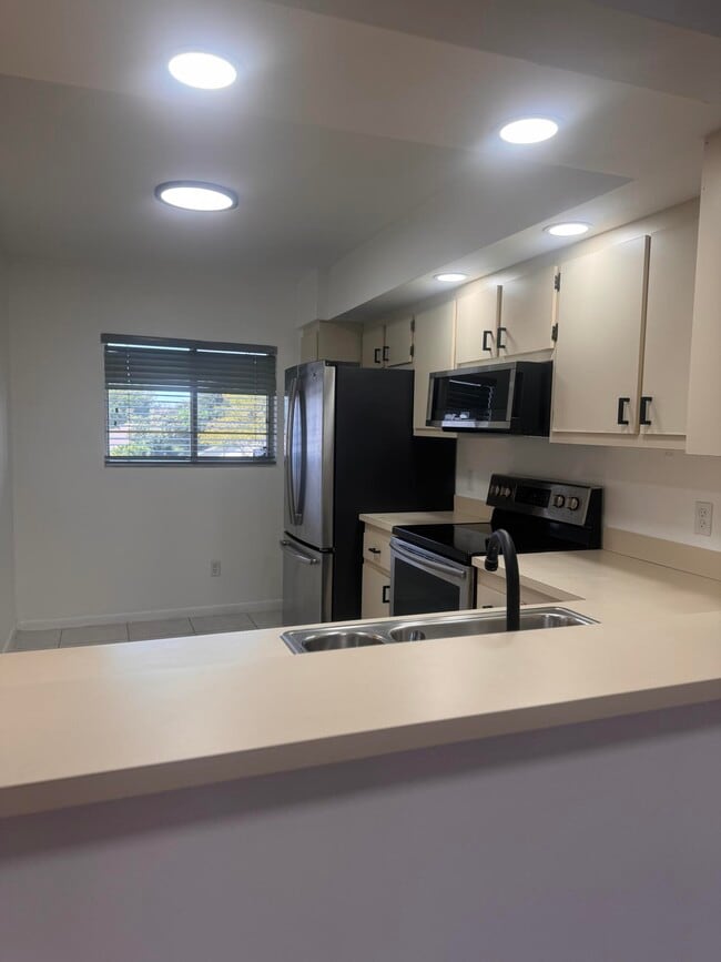 Building Photo - 3178 Via Poinciana