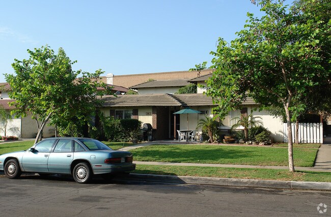 Primary Photo - 406 W Fairway Dr