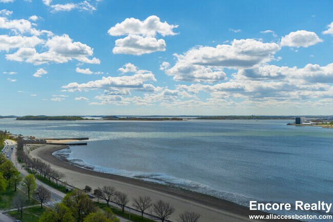 Building Photo - 1410 Columbia Rd