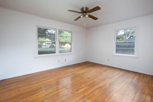 Building Photo - 2050 S Bowie St