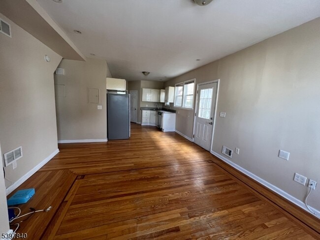 Primary Photo - 163 E 22nd St