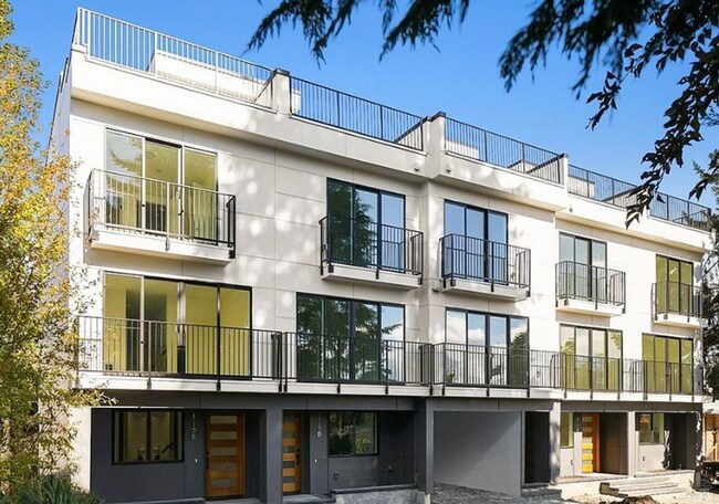 Building Photo - Modern Ballard Townhouse | 3 Beds, 2.5 Bat...