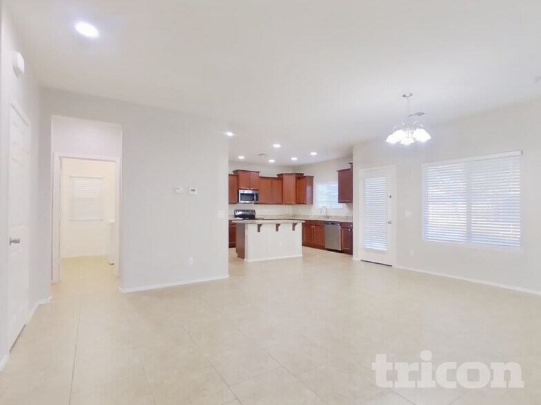 Building Photo - 18024 W Post Dr