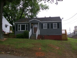 Building Photo - Newly Renovated!