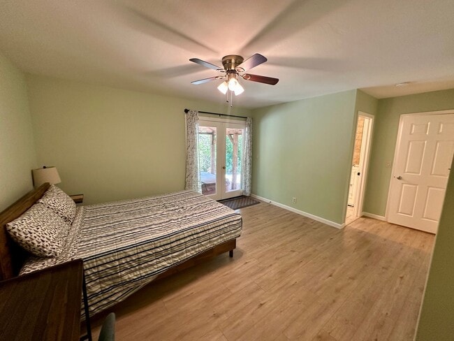 Building Photo - Stunning 4 Bedroom 3 Bathroom House with a...