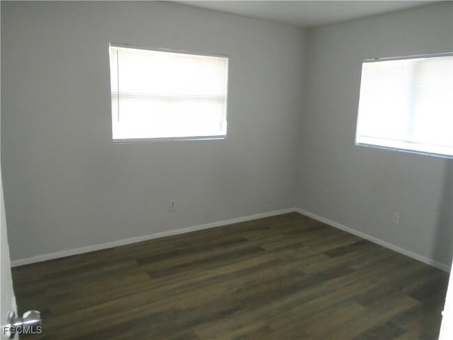 Building Photo - 8263 Beacon Blvd