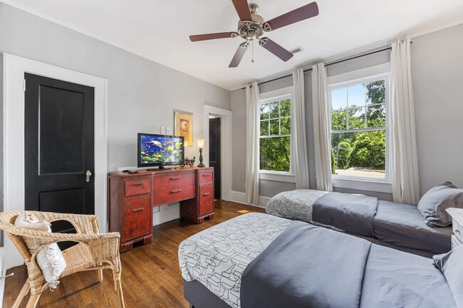 Building Photo - 500 Queens Rd