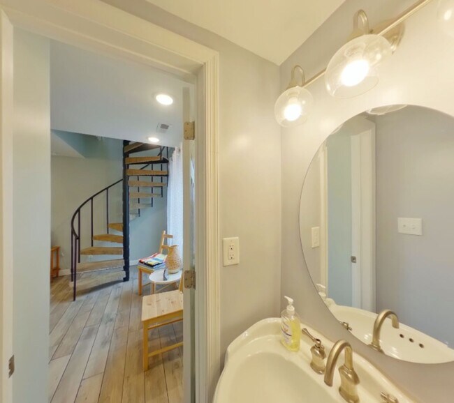 Building Photo - Ocean View