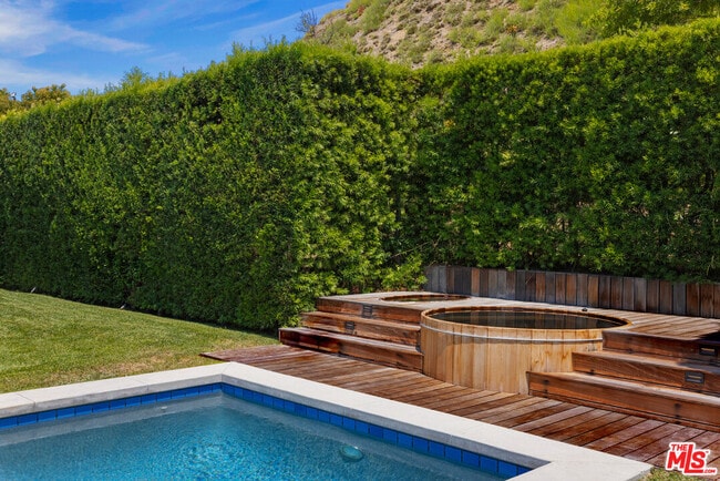 Building Photo - 2611 Range Rd