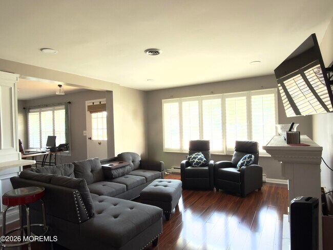 Building Photo - 116B Buckingham Dr