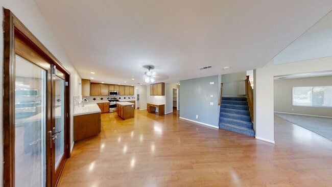 Building Photo - Beautiful 2 story 4 bed/2.5 bath Home in Y...