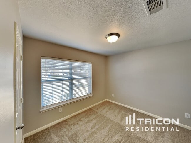 Building Photo - 1003 Marigold Rd
