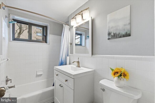 Building Photo - 1300 S Arlington Ridge Rd