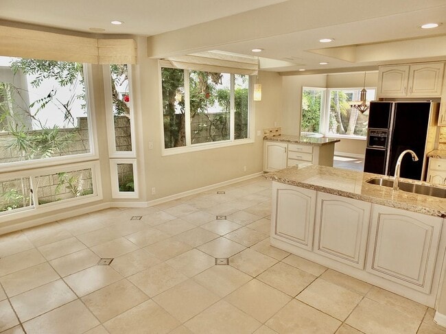 Building Photo - 6262 Napoli Ct