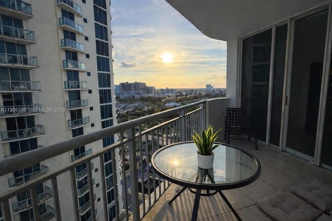 Building Photo - 17375 Collins Ave