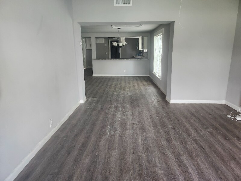 Building Photo - 601 N Grand Ave