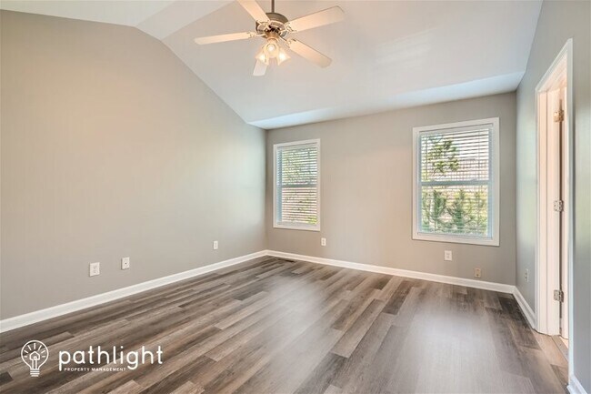 Building Photo - 213 Logan Creek Lane