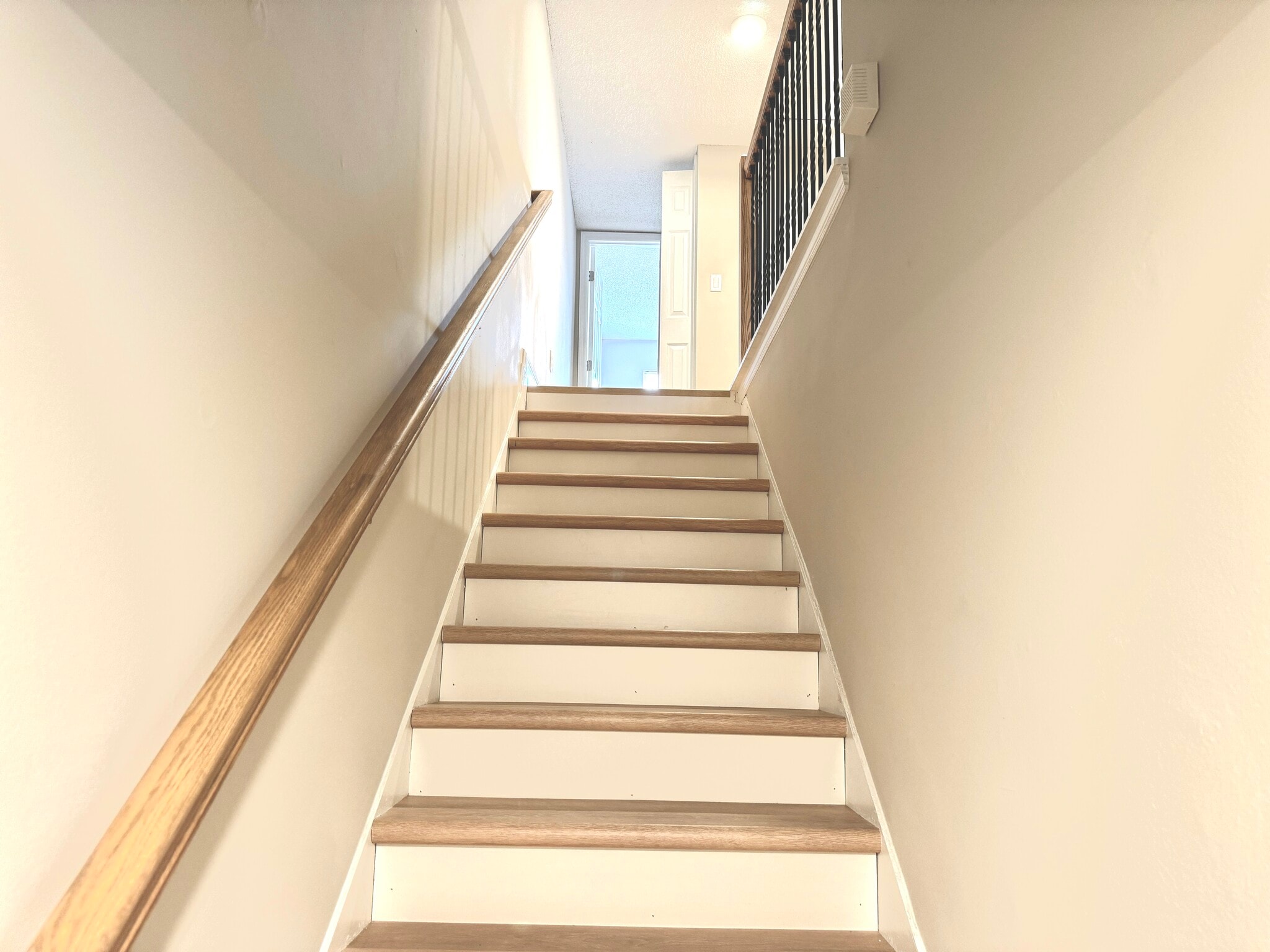 Building Photo - 6054 Amberly Ct