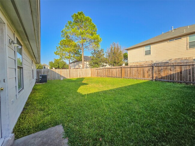 Building Photo - 16131 Taloncrest Dr