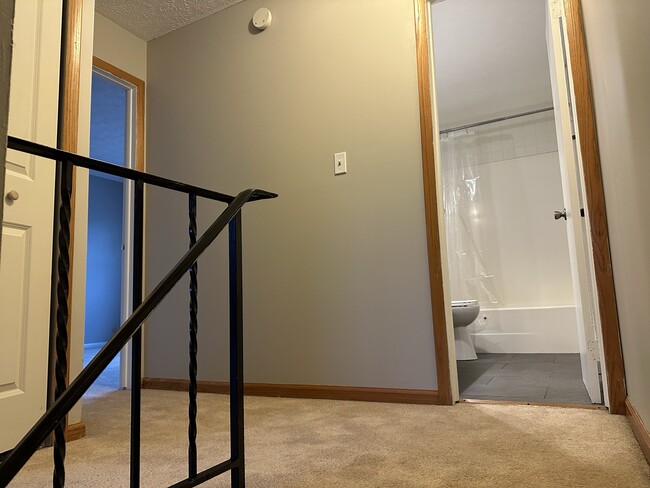 BATHROOM AND LINEN CLOSET - 1319 Sandlewood Oval