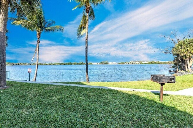 Building Photo - 15549 Miami Lakeway N