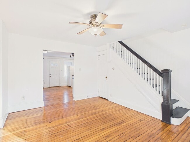 Building Photo - Adorable Single Family on Penn St