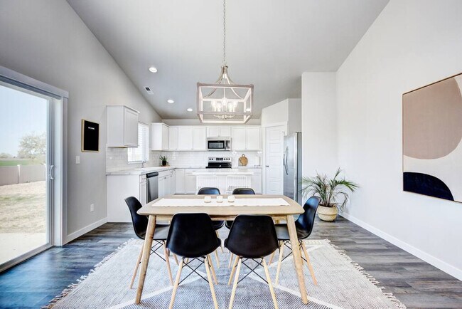 Building Photo - 4985 W Grand Rapids Dr