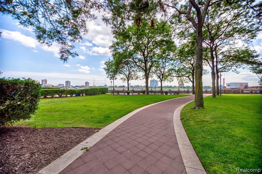 Building Photo - 300 Riverfront Dr