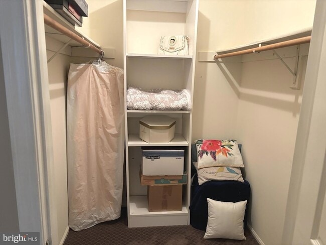 Building Photo - 14 Cheverny Ct