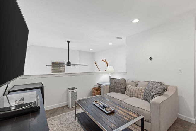 Building Photo - 97 Mantero Way